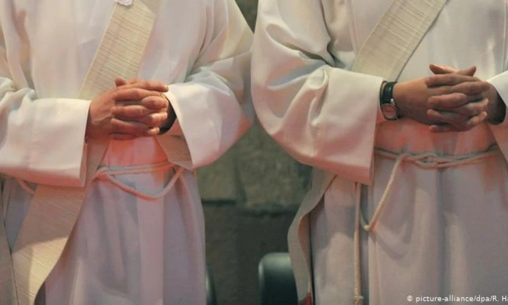 Γερμανία: Επίσκοποι παίρνουν τη σειρά ηλικιωμένων στους εμβολιασμούς